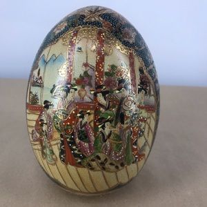 Hand Painted Satsuma Egg Geisha Scene 8”